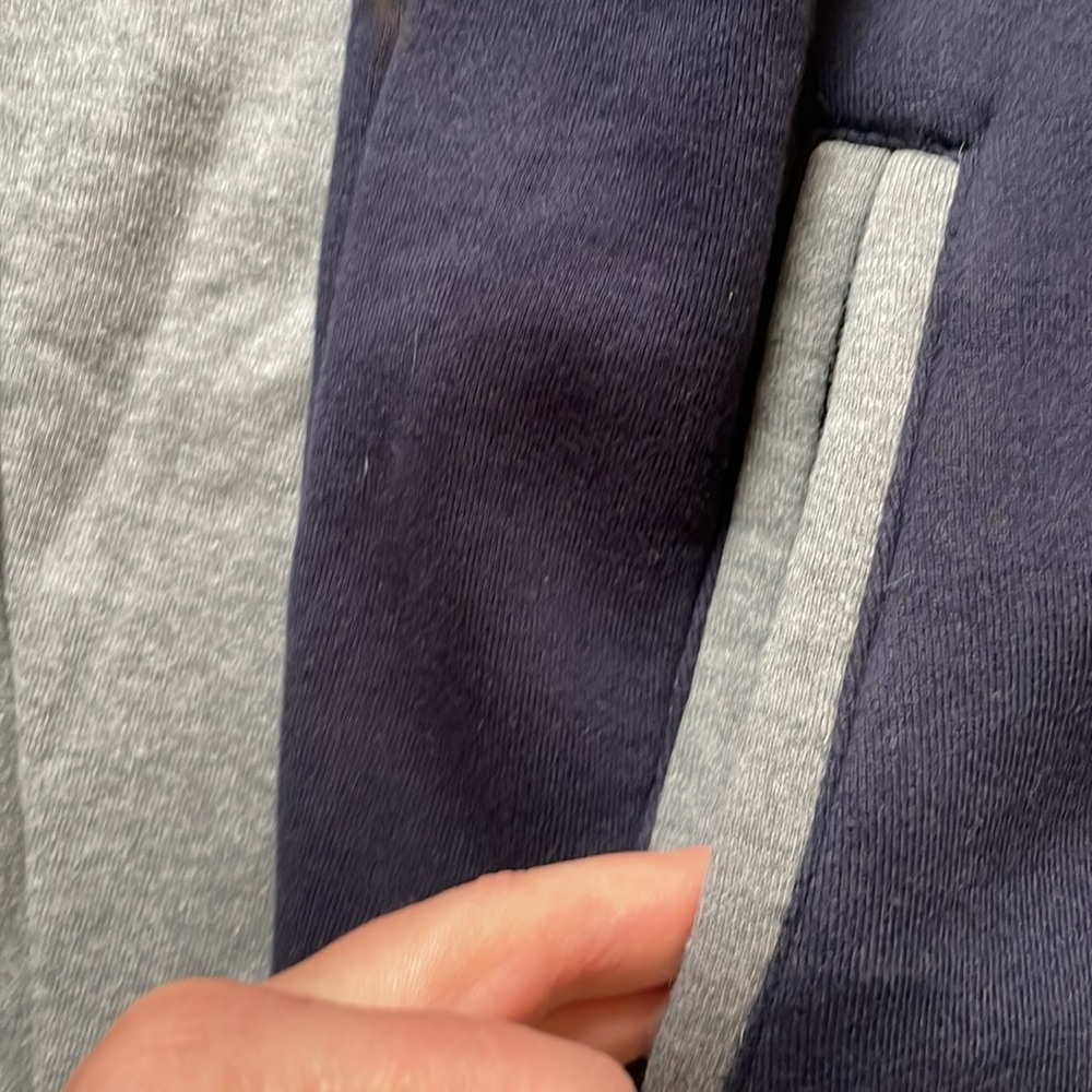 RARE Chicago AEW zip up hoodie - Picture 4 of 6